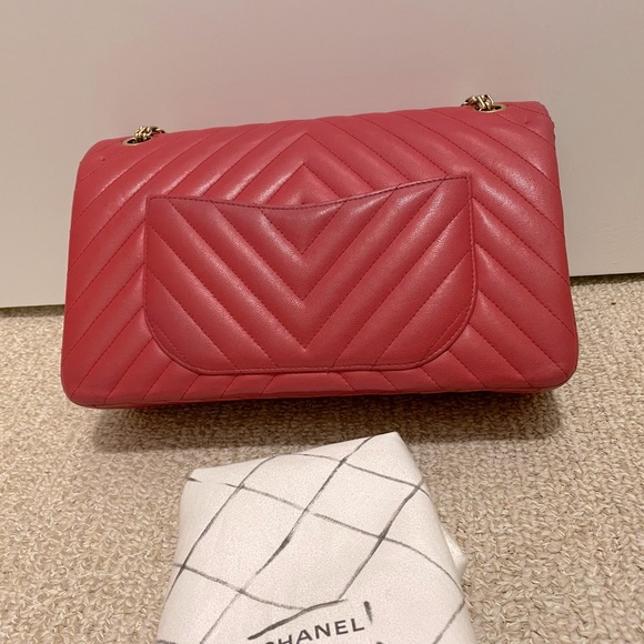 Chanel Chevron 2.55 Classic Reissue 226 Leather Flap Bag - Picture 2 of 11